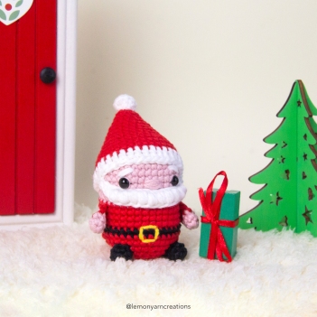 Mini Santa Claus amigurumi pattern by Lemon Yarn Creations