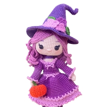 Lila a romantic witch amigurumi pattern by Conmismanoss