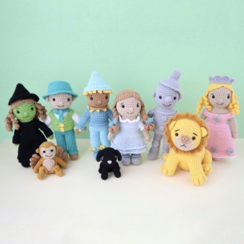 Wizard of Oz Dolls amigurumi pattern by Smiley Crochet Things