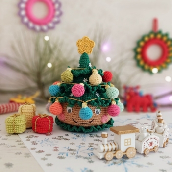 Christmas tree amigurumi pattern by Iryna Zubova