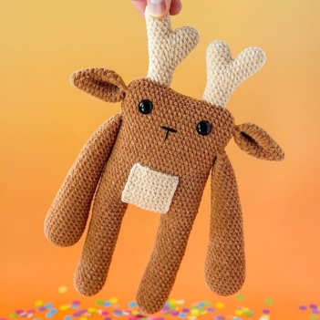 Dewy the Snuggly Deer amigurumi pattern by Pracownia Blask