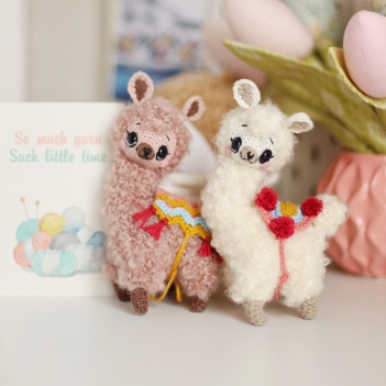 Alpacas Mili and Ivo amigurumi pattern by Loopy Pattern