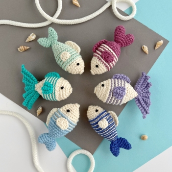 Little fish keychain  amigurumi pattern by AmiGuide