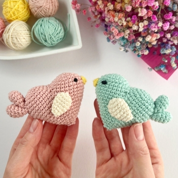Sweet heart birds ornament amigurumi pattern by AmiGuide