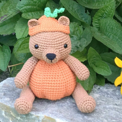 Pumpkin Patch Bear amigurumi by Crochet to Play
