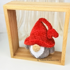 Gnome with heart amigurumi pattern by TANATIcrochet