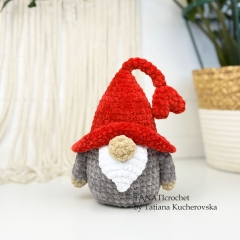 Gnome with heart amigurumi pattern by TANATIcrochet