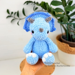 Triceratops amigurumi pattern by TANATIcrochet