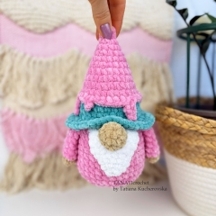 Valentines Gnome amigurumi pattern by TANATIcrochet