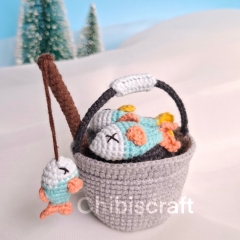 Reversible Penguin and Bucket amigurumi by Chibiscraft