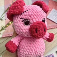 Postman Piggy amigurumi pattern by CuteVilleToys