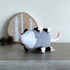 Pinky the Opossum amigurumi pattern by Miss Cuddlington