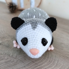 Pinky the Opossum amigurumi pattern by Miss Cuddlington