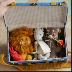 4in1 Ravenclaw Suitcase & Beasts amigurumi pattern by Crochery