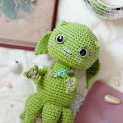 Gryndilow Glimmer Fantastic beast amigurumi pattern by Crochery