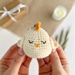 Cute chicken keychain  amigurumi pattern by AmiGuide