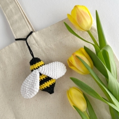 Mini bee keychain amigurumi pattern by AmiGuide
