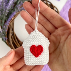 Valentine mini house with heart  amigurumi pattern by AmiGuide