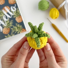 Pineapple keychain amigurumi pattern by AmiGuide
