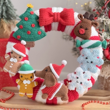 Christmas Wreath with ornaments amigurumi pattern by RNata