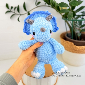 Triceratops amigurumi pattern by TANATIcrochet