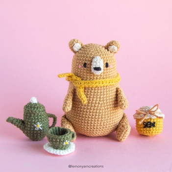 Bernie the Bear amigurumi pattern by Lemon Yarn Creations