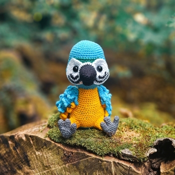 Chutney the Blue and Gold Macaw amigurumi pattern by LittleEllies_Handmade