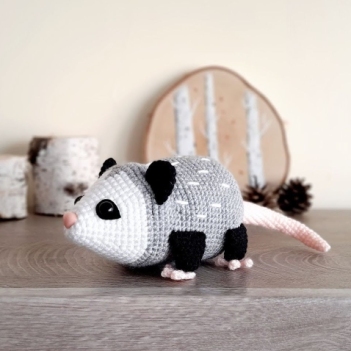 Pinky the Opossum amigurumi pattern by Miss Cuddlington