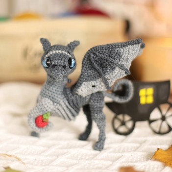 Thestral Tenebrus amigurumi pattern by Loopy Pattern