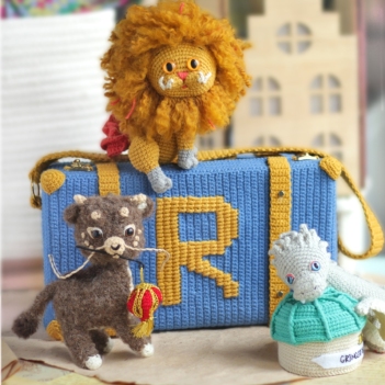 4in1 Ravenclaw Suitcase & Beasts amigurumi pattern by Crochery
