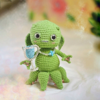 Gryndilow Glimmer Fantastic beast amigurumi pattern by Crochery