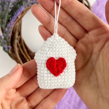 Valentine mini house with heart  amigurumi pattern by AmiGuide