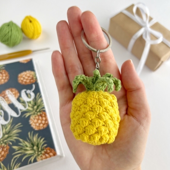 Pineapple keychain amigurumi pattern by AmiGuide