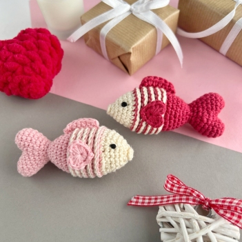 Tiny fish with heart tail amigurumi pattern by AmiGuide