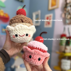 Low-Sew Cupcake Crochet Pattern amigurumi pattern by Curiouspapaya