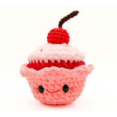 Low-Sew Cupcake Crochet Pattern amigurumi pattern by Curiouspapaya