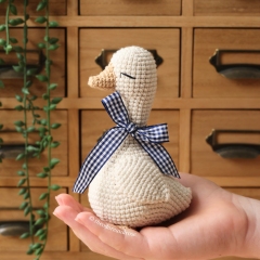 Little Cottage Goose amigurumi pattern by THEODOREANDROSE