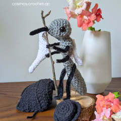 Hemlock the plague doctor mosquitos amigurumi pattern by Cosmos.crochet.qc