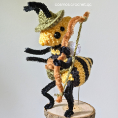 Morgan the archer wasp amigurumi by Cosmos.crochet.qc