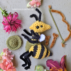 Morgan the archer wasp amigurumi pattern by Cosmos.crochet.qc
