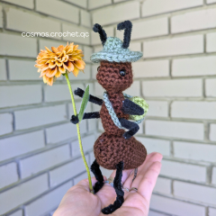 Twiggy the ant scout amigurumi pattern by Cosmos.crochet.qc