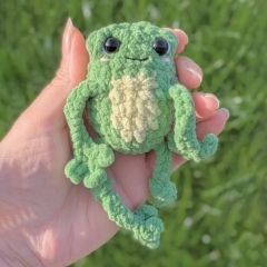 Frodo the Frog amigurumi pattern by Gutherz Design