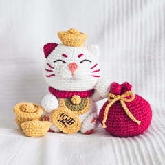 Lucky Cat amigurumi pattern by EMI Creations by Chloe