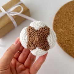 Cotton flower keychain  amigurumi by AmiGuide