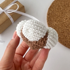 Cotton flower keychain  amigurumi pattern by AmiGuide