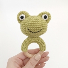 Frog baby rattle  amigurumi by AmiGuide