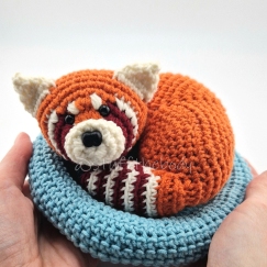Curled Up Red Panda No-Sew Pattern