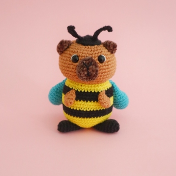 Bert the Capybara Bee amigurumi pattern by Cara Engwerda