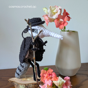 Hemlock the plague doctor mosquitos amigurumi pattern by Cosmos.crochet.qc