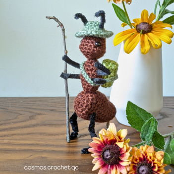 Twiggy the ant scout amigurumi pattern by Cosmos.crochet.qc